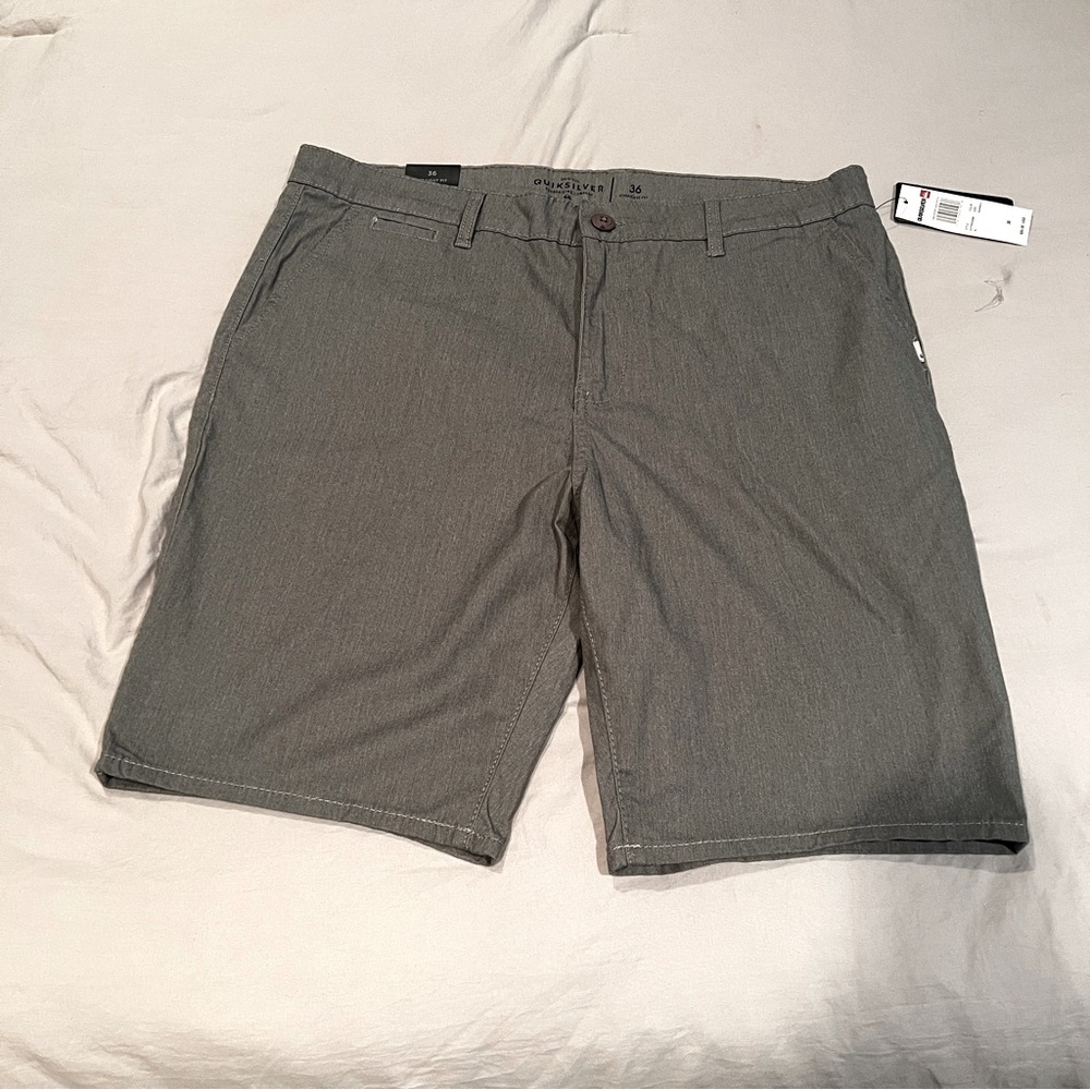QUIKSILVER STRAIGHT FIT SHORTS🏝️